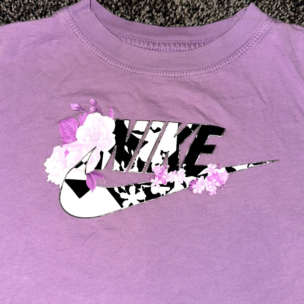Big Girls Nike Size Medium Purple T Shirt